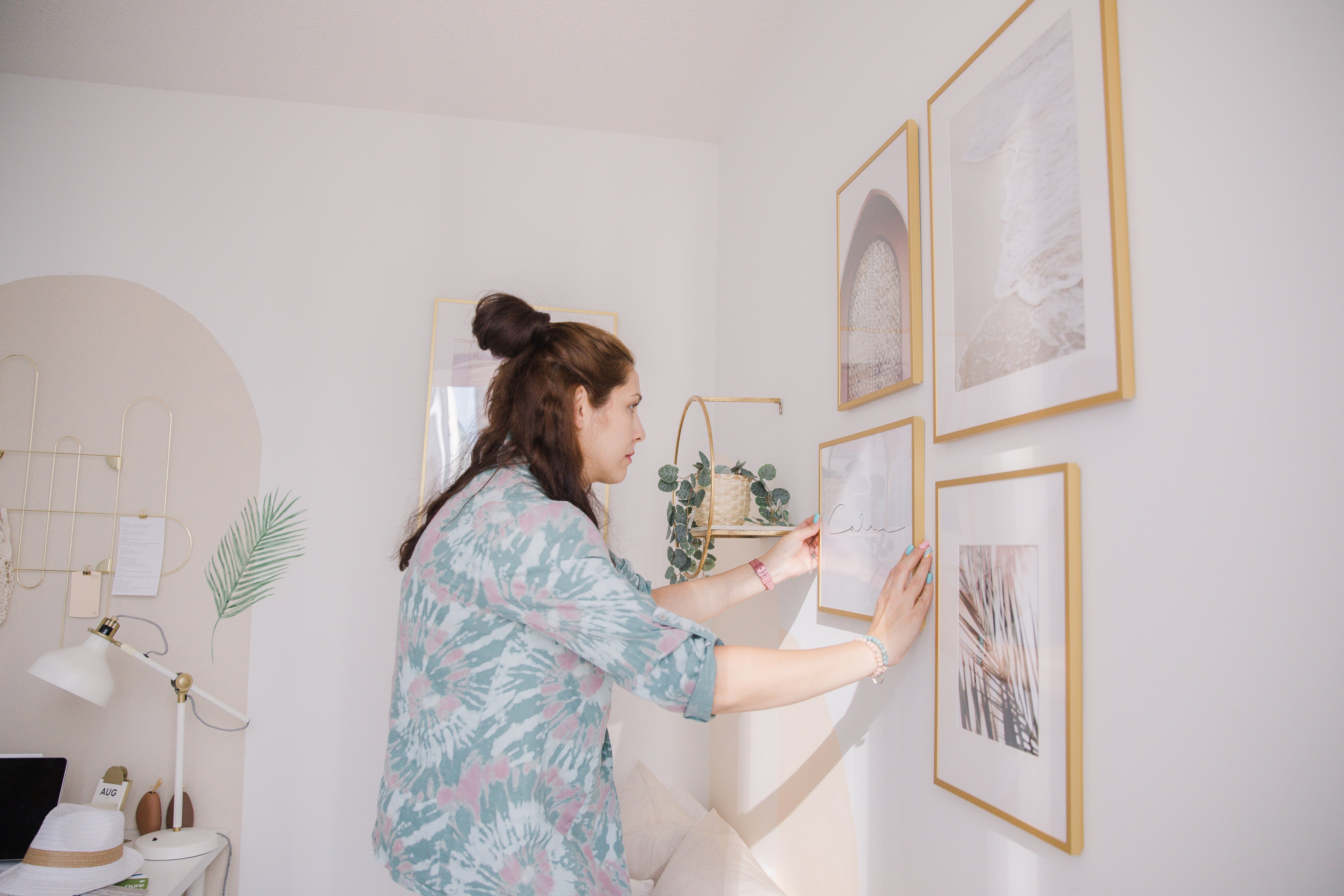 Glass Photo Frames vs Acrylic Frames – What’s Safer for Kids?